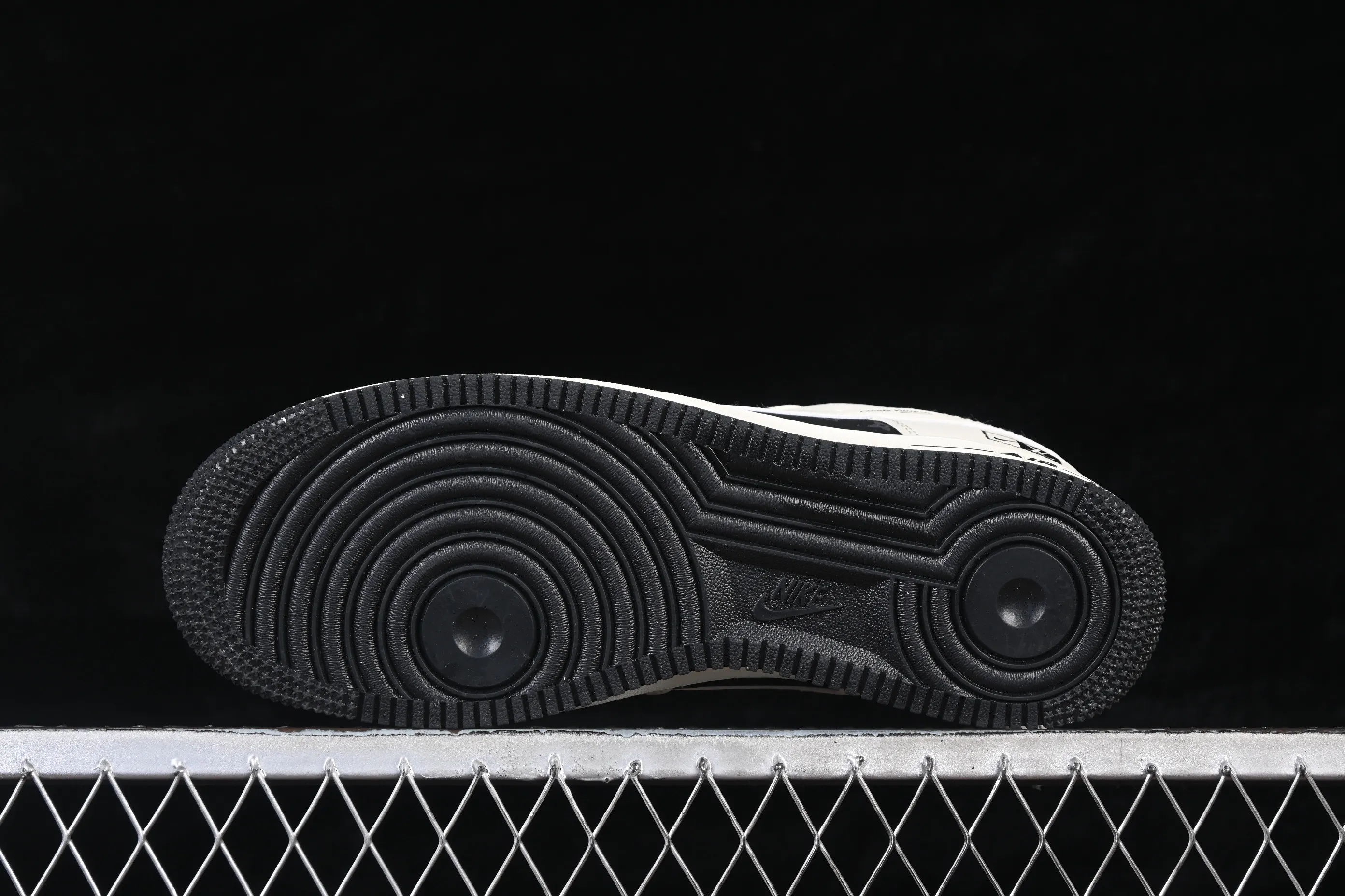 All categories Nk Air Force 1 Air Force series Nk Air Force 1 Low Air Force low top Nike Air Force 1'07 Low Classic presbyopic black stitching Air Force 1 low top casual sneakers DF0188-137